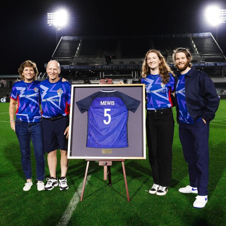 Sam Mewis Instagram - All the emotions from Sam during her speech as the Courage honor her legendary career tonight 🥹