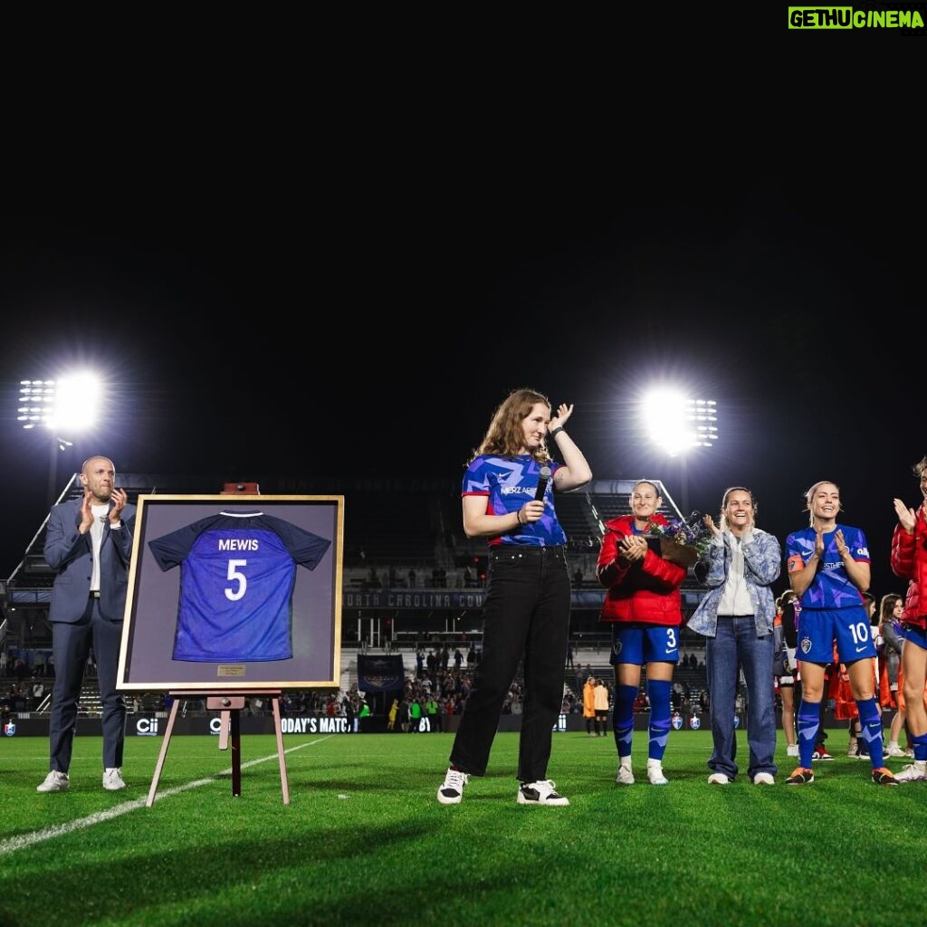 Sam Mewis Instagram - All the emotions from Sam during her speech as the Courage honor her legendary career tonight 🥹