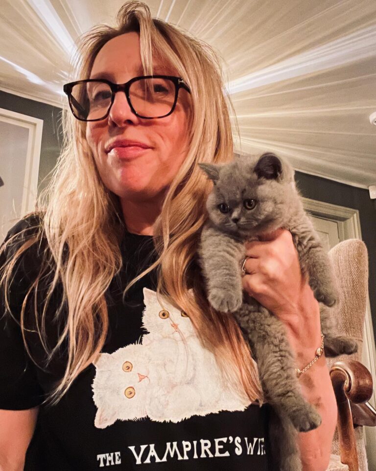 Sam Taylor-Johnson Instagram - My husband gave me a kitten and @thevampireswife gave us tee-shirts to match her 🤍