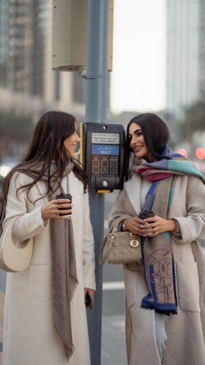 Sama Zakeri Instagram - 👭🏻♾️🤍
.
#dubaimodel #dubaiinfluencer #dubailifestyle #styleblogger