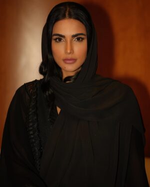 Sama Zakeri Instagram - New hijabi pictures 🧕🏽✨
Thanks to amazing photographer @satishvclicks 📸
Makeup by @sama_zakerii ✌🏼