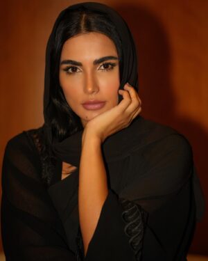 Sama Zakeri Instagram - New hijabi pictures 🧕🏽✨
Thanks to amazing photographer @satishvclicks 📸
Makeup by @sama_zakerii ✌🏼