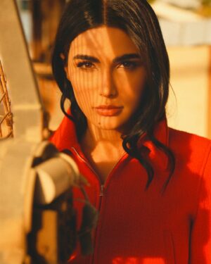 Sama Zakeri Instagram - Fantastic photography by @allured___ 📸
For every negative
there is a positive
برای هر منفی
یه مثبتی وجود داره!
.
.
.
.
#photooftheday #photoshoot #red #outdoorshoot #portraitphotography #dubaimodel #agencydubai #funday #sweet #dubailife #subaiinfluencer #dubaiblogger