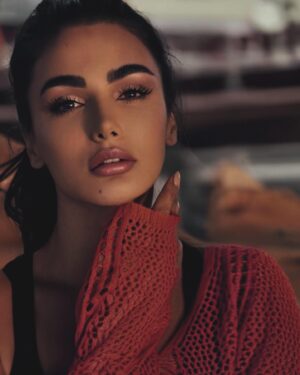Sama Zakeri Instagram - يُؤْتِكُمْ خَيْراً مِمَّا أُخِذَ مِنْكُمْ
بهتر از آنچه از شما گرفته شده به شما داده میشود
@elationa__ 📸