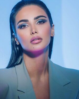 Sama Zakeri Instagram - I’m feelin’ myself”
خودم رو احساس می کنم…
.
.
.
#love #fashion #music #art #reels #arablook #dubaimodel #dubai🇦🇪 #dubaiinfluencer #photogram #beautiful #be #cute #wakeupandmakeup