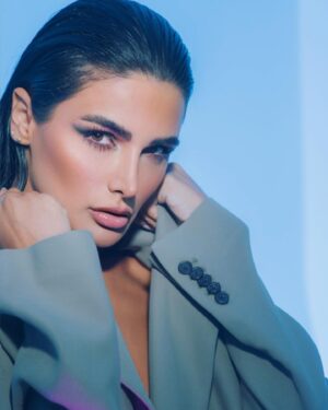 Sama Zakeri Instagram - I’m feelin’ myself”
خودم رو احساس می کنم…
.
.
.
#love #fashion #music #art #reels #arablook #dubaimodel #dubai🇦🇪 #dubaiinfluencer #photogram #beautiful #be #cute #wakeupandmakeup
