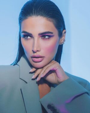 Sama Zakeri Instagram - I’m feelin’ myself”
خودم رو احساس می کنم…
.
.
.
#love #fashion #music #art #reels #arablook #dubaimodel #dubai🇦🇪 #dubaiinfluencer #photogram #beautiful #be #cute #wakeupandmakeup