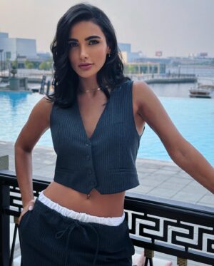 Sama Zakeri Instagram - هيچ كس نبود خدا بود،هيچ كس هم نباشه خدا هست🥹
.
.
.
.
#photooftheday #dubaimodel #arablook #photography #love #dubaiinfluencer #fantastic #atrung #polarair #dubaiblogger #me #hijab #dubaiinfluencer #pretty #cute #magazine #dubaimagazine #bilboard #localdeaigner
