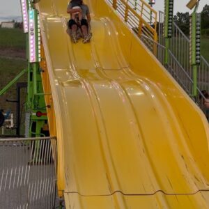 Samantha Droke Instagram - It’s that time of the year!🎢

Fair fun with these kiddos at 36 weeks pregnant! 😬🫣🥰

#fairfun #36weekspregnant #fair #nashvilletn #nashvillemom