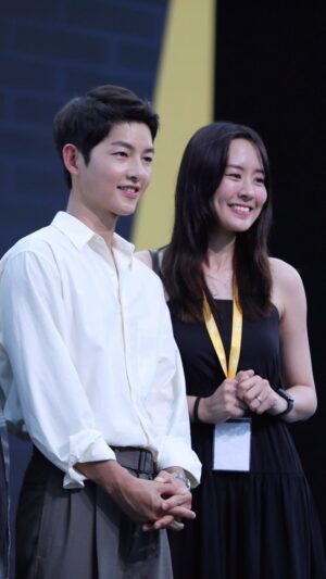Samantha Tan Instagram - Dreams really do come true 😭

@viusg #ViuRebornRichinSG #ViuOriginal #songjoongki #joongkioppa #rebornrich #joongki

Photo credit: Viu Singapore, Ying