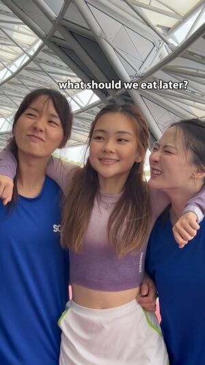 Samantha Tan Instagram - the world looks different from their angle :o 

#smol