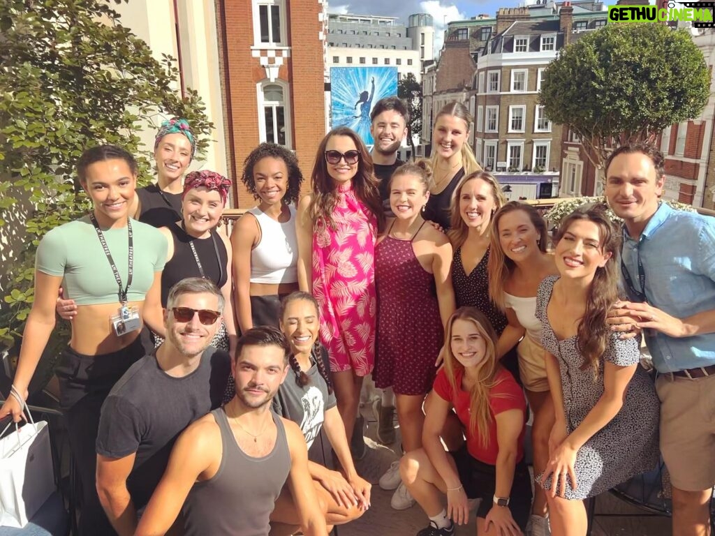 Samantha Barks Instagram - I have had the most beautiful last day at @frozenlondon before I start my maternity leave!Performing as Elsa to 8 months pregnant has been one of the greatest joys of my life and I am so grateful to @frozenlondon for making it possible and being so supportive every step of the way!! I want to thank this amazing cast for their love and support and for such a glorious year together on and off stage!! This building is truly special and I can’t wait to return to Arendelle in the new year! Today they threw me a beautiful party to send me on my way for maternity leave and my heart is full to the brim with all the love they have showed me!! Thank you everyone at @frozenlondon ❤️ BIG love to @bencirish for the most incredible cake 🥹❤️