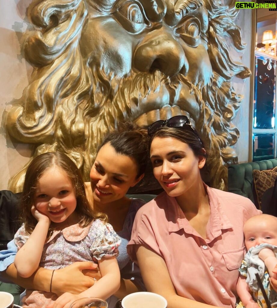 Samantha Barks Instagram - Family time ❤️ I have had such a lovely few days of quality time with the fam! Here are a few highlights!! Beautiful lunch thanks to @beachblanketbabylon (highlight was one of the best brownies I have ever tasted 😍) thank you so much for having us ❤️ #gifted @jayjayprofficial LEGOLAND - I had never been before and was so excited to take my family and we had such a brilliant time! So much to do and see, lots of shows and rides and Rosie had the BEST time!! #legolandwindsor #gifted @legolandwindsor ❤️ Baby shower - My family went to so much thought and effort to make it all so magical and it truly was!! It was so lovely to celebrate with all my loved ones 👶🏻❤️ #family #babyshower