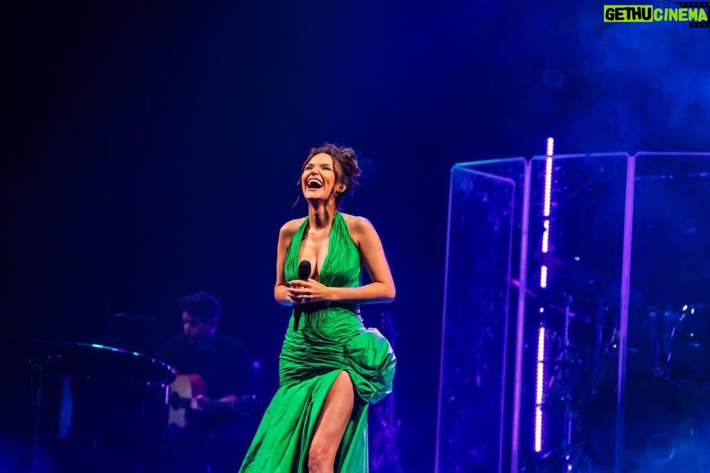 Samantha Barks Instagram - ACT 2 💚 I was so honoured to be joined by such incredible talent up on that stage!! The one and only @orfeh that was the BEST reunion and to have her up on the drury lane was truly an honour❤️ @bradleyjaden we have wanted to sing together for such a long time and finally we made it happen, and it was soooo worth the wait, you are a STAR ⭐️ @the_overtones I have been such a fan for ‘the longest time’ and it was a real pinch me moment to sing with you guys, thank you so much!! A massive thank you to @brauhala for letting me sing your ‘into the unknown/show yourself’ mash up, it was a real highlight for me 🙏🎶 Thank you to @michaelbradleymusic for your genius, I could not have done it with you you! @thanks to @westway.music for making it all happen!! ❤️ 📸 @danny_with_a_camera Gown @celiakritharioti Styling @karl_willett Assistant @adelepentland Alterations @carolinajobb Make up @alexreadermakeup Hair @iamjamesjohnson