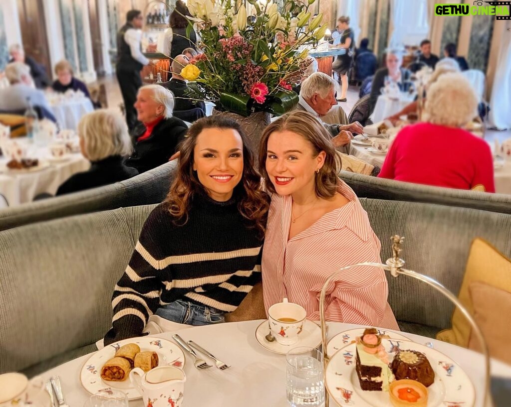Samantha Barks Instagram - Happy Birthday to my partner in crime @_emlane_ ❤️ thank you so much @thelaneldn for such a beautiful Afternoon Tea!! We ate so much it was a struggle to get those costumes on after 😂