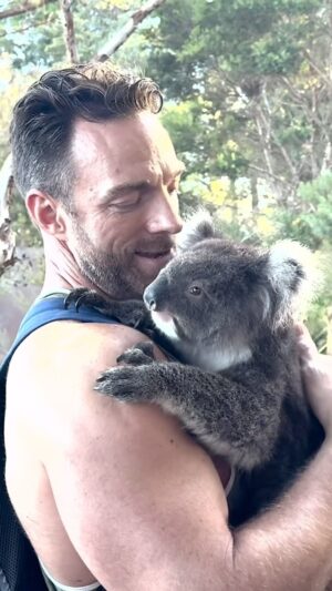 Samantha De Martin Instagram - Cuteness overload when you meet one of Australia’s national treasures!! 🐨🇦🇺 #WWEChamber #WWEAustralia