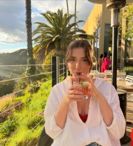Samantha Fekete Instagram - the sun is back and so I am bb 🌱