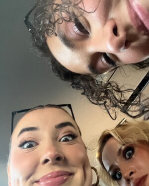 Samantha Fekete Instagram - the sun is shining, the birds are chirping, the hair is hairing and the girls are girling.
