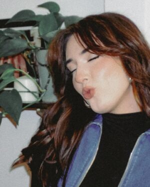 Samantha Fekete Instagram - “I know you’re talking about your trauma but your hair looks great” - @sloaneaveryx