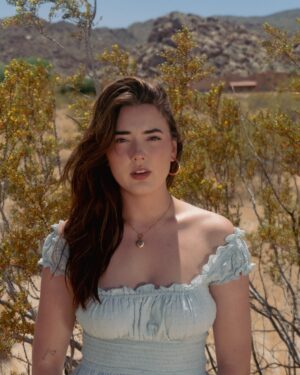 Samantha Fekete Instagram - in my head, this is a still from a movie where the house in the background is on fire. 
did she do it? …probably