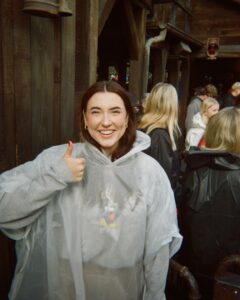 Samantha Fekete Instagram - disneyland on film just feels so right <3