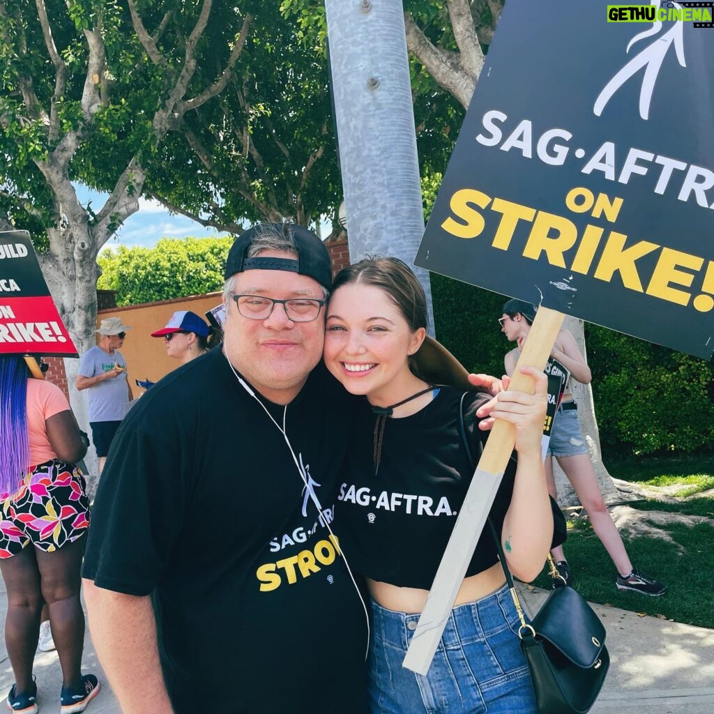 Samantha Hanratty Instagram - Week one done ✔️ I love these incredible people @sagaftra #sagaftrastrong