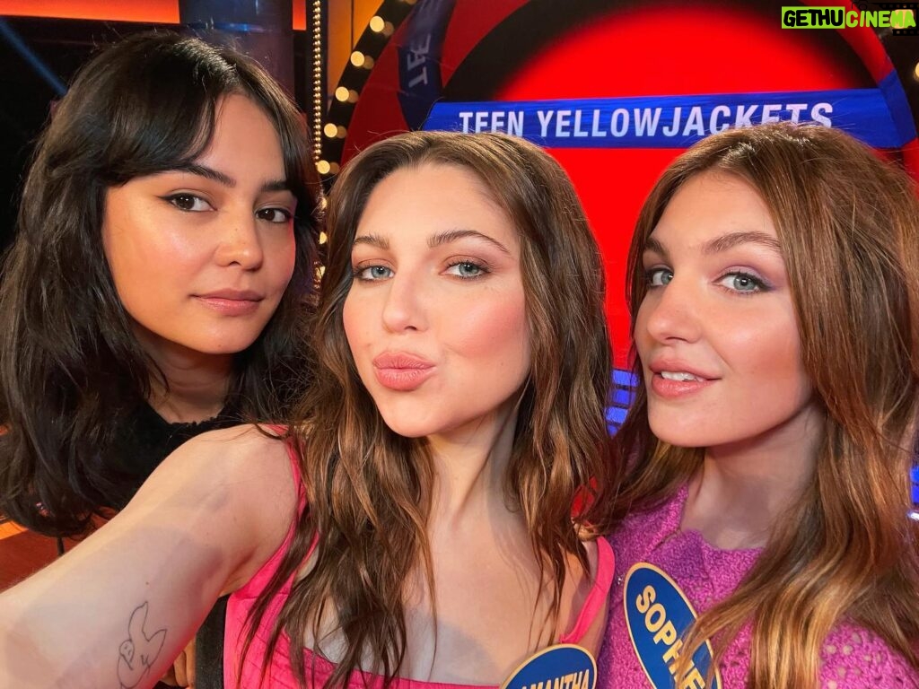 Samantha Hanratty Instagram - Let’s goooo team 90s lolll who do you think is going to win?? Watch @familyfeudabc tonight ♥️ #yellowjackets #familyfued #celebrityfamilyfeud