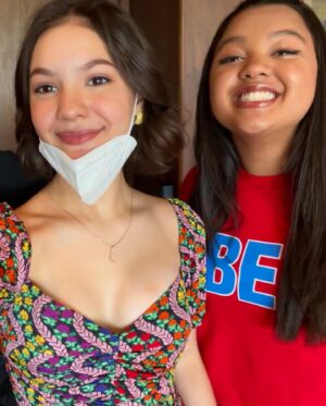 Samantha Lorraine Instagram - love, lyd 💜
#youaresonotinvitedtomybatmitzvah