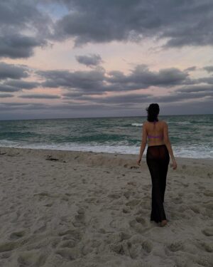 Samantha Lorraine Instagram - la playa 🌊