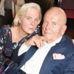 Samantha Morton Instagram - Happy Birthday dearest Ian. Now officially my father-in-law! Thank you for all the fun, love, support and inspiring artistry. Hope you’re having a wonderful day. Sorry we can’t be there to celebrate. Have a glass of Shampoo for us 🥂 🍾 #IanHolm #Grumpy #HappyBirthdaySirIan #88Today #FatherInLaw #BilboBaggins