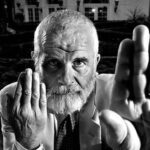 Samantha Morton Instagram - Happy Birthday dearest Ian. Now officially my father-in-law! Thank you for all the fun, love, support and inspiring artistry. Hope you’re having a wonderful day. Sorry we can’t be there to celebrate. Have a glass of Shampoo for us 🥂 🍾 #IanHolm #Grumpy #HappyBirthdaySirIan #88Today #FatherInLaw #BilboBaggins