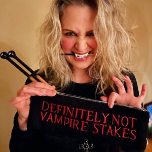 Samantha Smith Instagram - A new day, a new kind of vampire kit 🩸
Knit or crochet on your way to not hunt with this kit that contains size 13 Winchester needles & an H8 hook in this not at all suspicious bag. 
(Plus, it supports @chifdn4women 
Link in bio 👆🏼
@shopstands