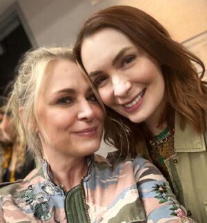 Samantha Smith Instagram - We’re baaaack! 🤘🏼#SPNBurbank