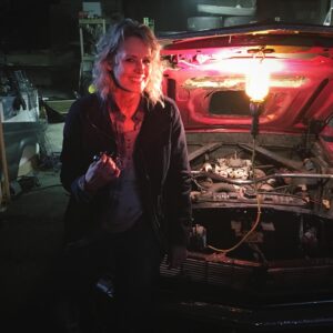 Samantha Smith Instagram - Pretty sure that wasn’t how to fix the car but I sure was confident at the time 
#tbt #SPN #Supernatural