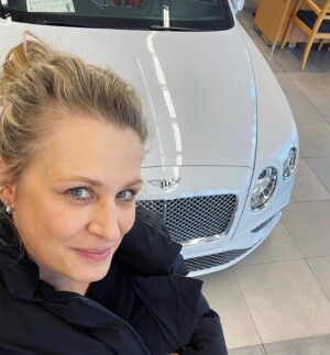 Samantha Smith Instagram - Ok so maybe I didn’t get this puppy for Christmas, but I do get to go to Vegas next week (can you win one of these there?)! Who’s comin’? @creationent #SPN #CELV @bentleymotors #bentley #DoesAnyoneActuallyGetACarForChristmasBecauseIHaveNot