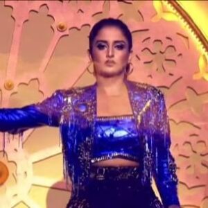 Sambhabana Mohanty Instagram - And the entire performance! 🙈
@zeetv @zee5shows @studiolsd_

#ZeeRishteyAwards #zeetvke30saal 
#RadhaMohan #radhamohandamini