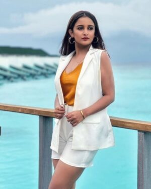 Sambhabana Mohanty Instagram - iPhone waale photos be like : 👁️👄👁️
P.S. I don't have an iPhone 🙂

#sambhabanamohanty #Damini 
#Maldives #SunSiyam #SiyamWorld