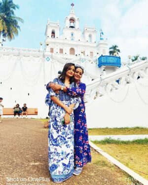 Sambhabana Mohanty Instagram - Dear Maa,
For all the things my hands have held the best by far is you.Your very existence makes my world brighter.You may have outgrown my lap but you will never outgrow my heart.When I see you today I find a complete woman in you and that makes me so happy and content.There are too many people around us but too few human beings...And you are one of them.I love you my "daughter" more than I have ever found words to say.You are the most precious gift that God has given me.
HAPPY BIRTHDAY MY ANGEL...STAY BLESSED AND HAPPY ALWAYS...ACHIEVE WHAT YOU HAVE ALWAYS WANTED TO AND FLY UP IN THE SKY...LOADS OF LOVE AND GOOD WISHES...MUAAAAHHH ❤️💞

MUMMY
