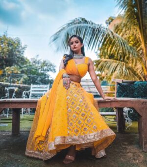 Sambhabana Mohanty Instagram - Flab & Fab 😉

Courtesy : @siddheshpawarphotogrphy 

#radhamohandamini #Damini 
#sambhabanamohanty #yellowaesthetic