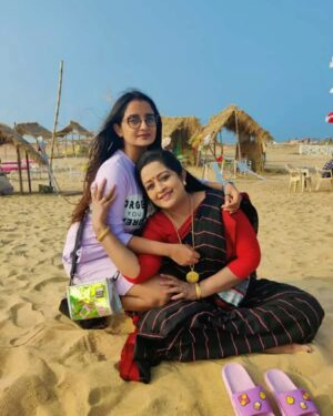Sambhabana Mohanty Instagram - Dear Maa,
For all the things my hands have held the best by far is you.Your very existence makes my world brighter.You may have outgrown my lap but you will never outgrow my heart.When I see you today I find a complete woman in you and that makes me so happy and content.There are too many people around us but too few human beings...And you are one of them.I love you my "daughter" more than I have ever found words to say.You are the most precious gift that God has given me.
HAPPY BIRTHDAY MY ANGEL...STAY BLESSED AND HAPPY ALWAYS...ACHIEVE WHAT YOU HAVE ALWAYS WANTED TO AND FLY UP IN THE SKY...LOADS OF LOVE AND GOOD WISHES...MUAAAAHHH ❤️💞

MUMMY