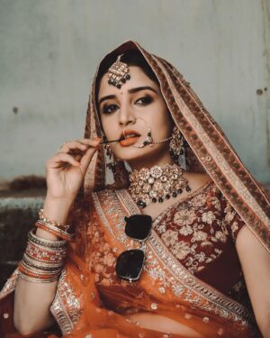 Sambhabana Mohanty Instagram - Hunting for a groom 🧐

PC : @siddheshpawarphotogrphy 

#sambhabanamohanty #indianbride 
#Damini #radhamohandamini