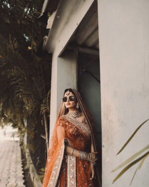 Sambhabana Mohanty Instagram - BRIDE 
Status: Available 🫡

PC : @siddheshpawarphotogrphy 
P.S. Thank you for the glares @prateekshah1
😎
#sambhabanamohanty #indianbride 
#Damini #radhamohandamini
