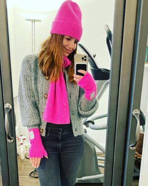 Sami Gayle Instagram - Came home to the most beautiful @carolyn_rowan surprise!!! Thank you for keeping me warm and cozy IN STYLE!