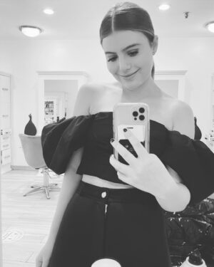 Sami Gayle Instagram - Dressed in a sec thanks to @smarterinasec ! ❤️