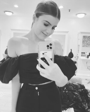 Sami Gayle Instagram - Dressed in a sec thanks to @smarterinasec ! ❤️