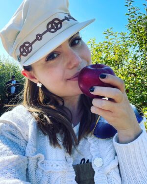 Sami Gayle Instagram - Good 🍎s only ☺️
