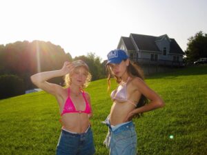 Samia Finnerty Instagram - MAN OF YOUR DREAMS FEAT SAMIA 👼 
OUT OCT 10th :) 

pre-save in bio !

vid by @_sarahritter_ 🌞
pic by @kaadenn_ 👼