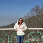 Sampurna Lahiri Instagram - Life is brighter when you focus on the good.. 🏔☀️ . #majormissing #traveldiaries #vacation #sunshine #mountains #nature #positivity #goodvibes #naturelovers #greenery
