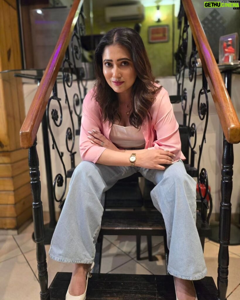 Sampurna Lahiri Instagram - Focus on the step in front of you, not the whole staircase.. . . #monday #mood #casual #denim #fashion #style #love #randomclick #fun