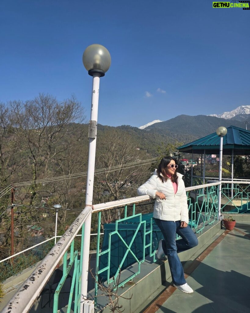 Sampurna Lahiri Instagram - Life is brighter when you focus on the good.. 🏔☀️ . #majormissing #traveldiaries #vacation #sunshine #mountains #nature #positivity #goodvibes #naturelovers #greenery